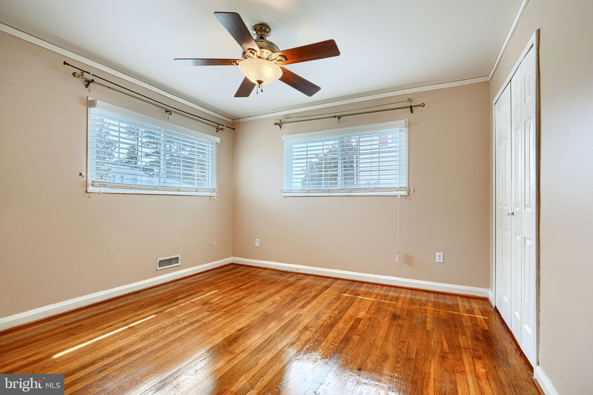 930 Sedgley Road Baltimore, MD 21228 - Photo 29 of 43 a view of room with window and ceiling fan