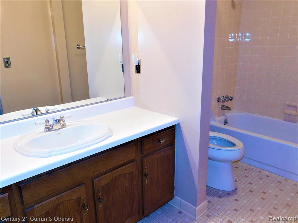 2112 Warrington Road Rochester Hills, MI 48307 - Photo 19 of 25
