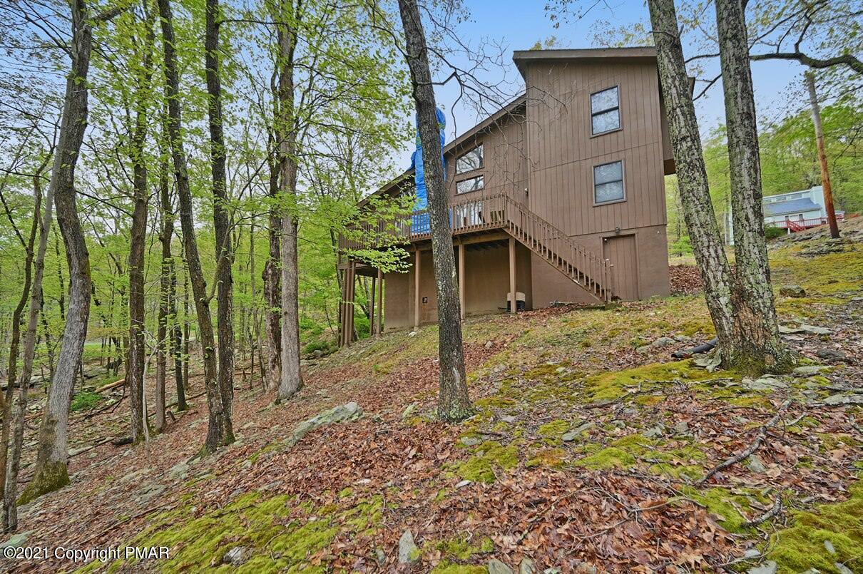 170 Radcliff Road Bushkill, PA 18324 - Photo 4 of 27 a backyard of a house with lots of green space