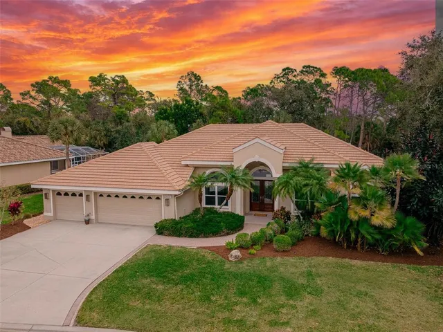 $899,000 | 8432 Woodbriar Drive, Sarasota, FL 34238