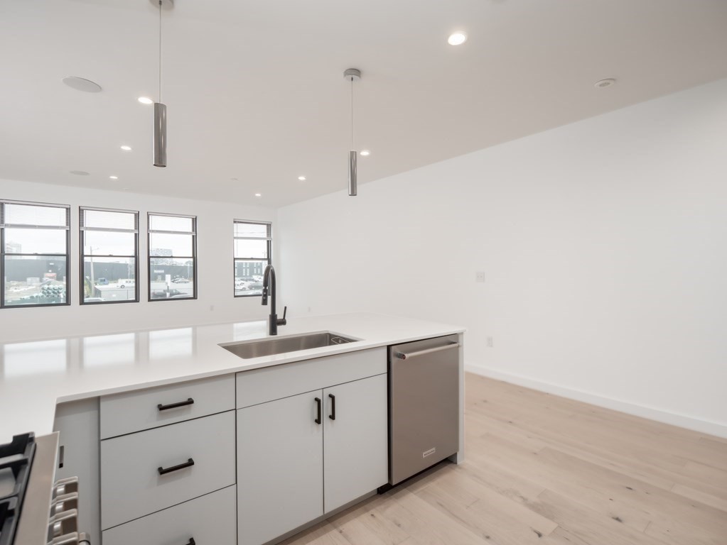 340 West 2nd Street, Unit 9 Boston, MA 02127 - Photo 6 of 36
