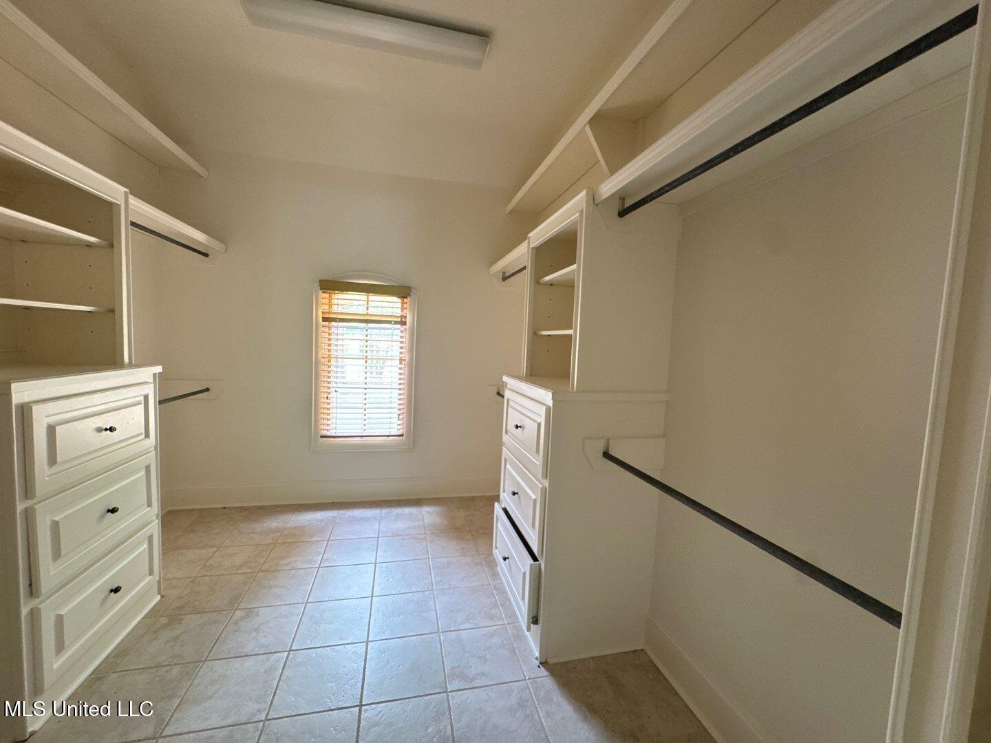 162 Lake Ridge Drive Madison, MS 39110 - Photo 12 of 46 69-Apr 23 2025 11_43am-wh7i