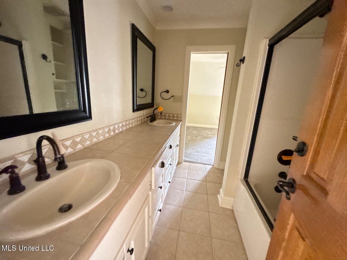 162 Lake Ridge Drive Madison, MS 39110 - Photo 22 of 46 118-Apr 23 2025 11_45am-NtUs
