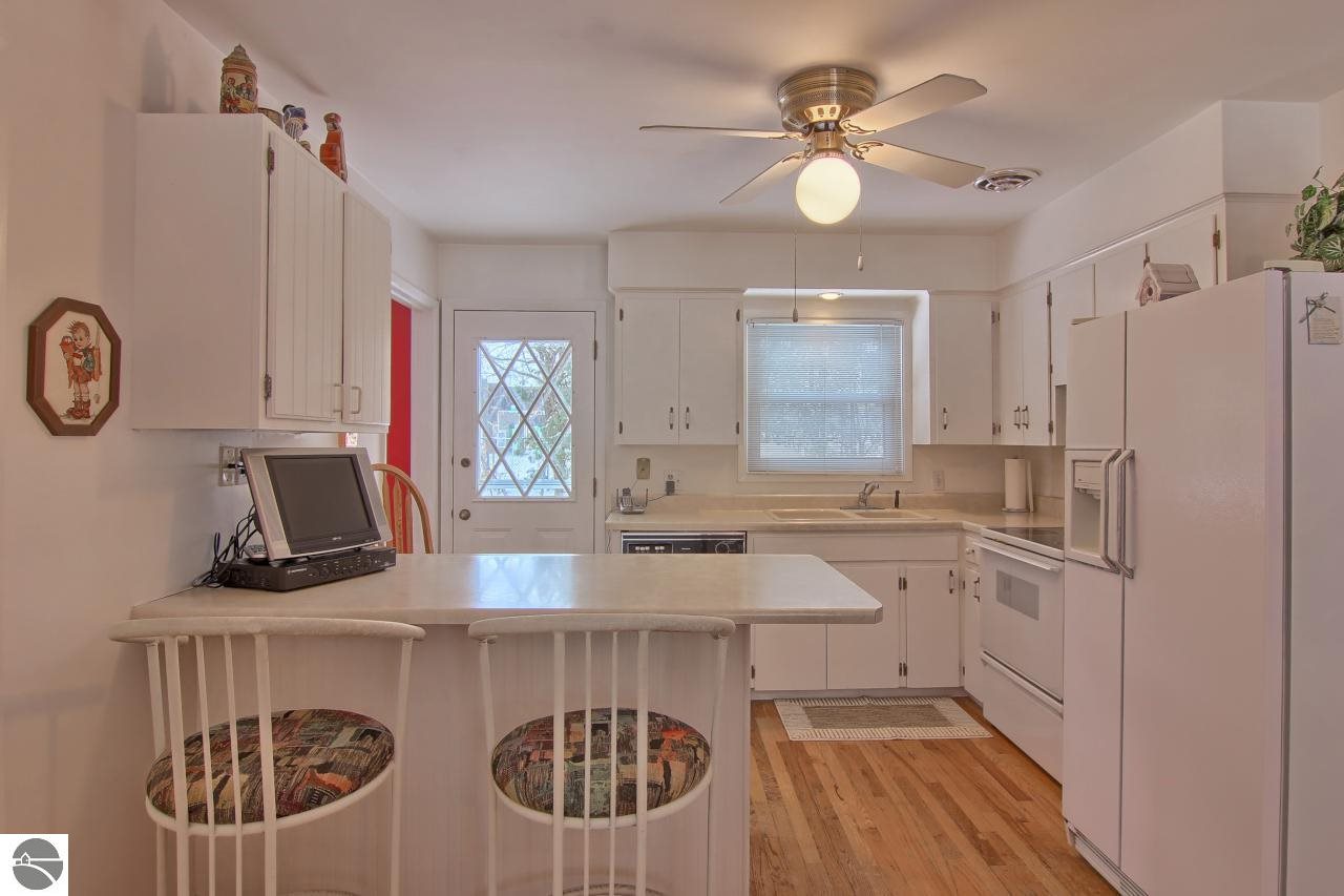1226 Anderson Road Traverse City, MI 49686 - Photo 7 of 22 1794195-6.JPG