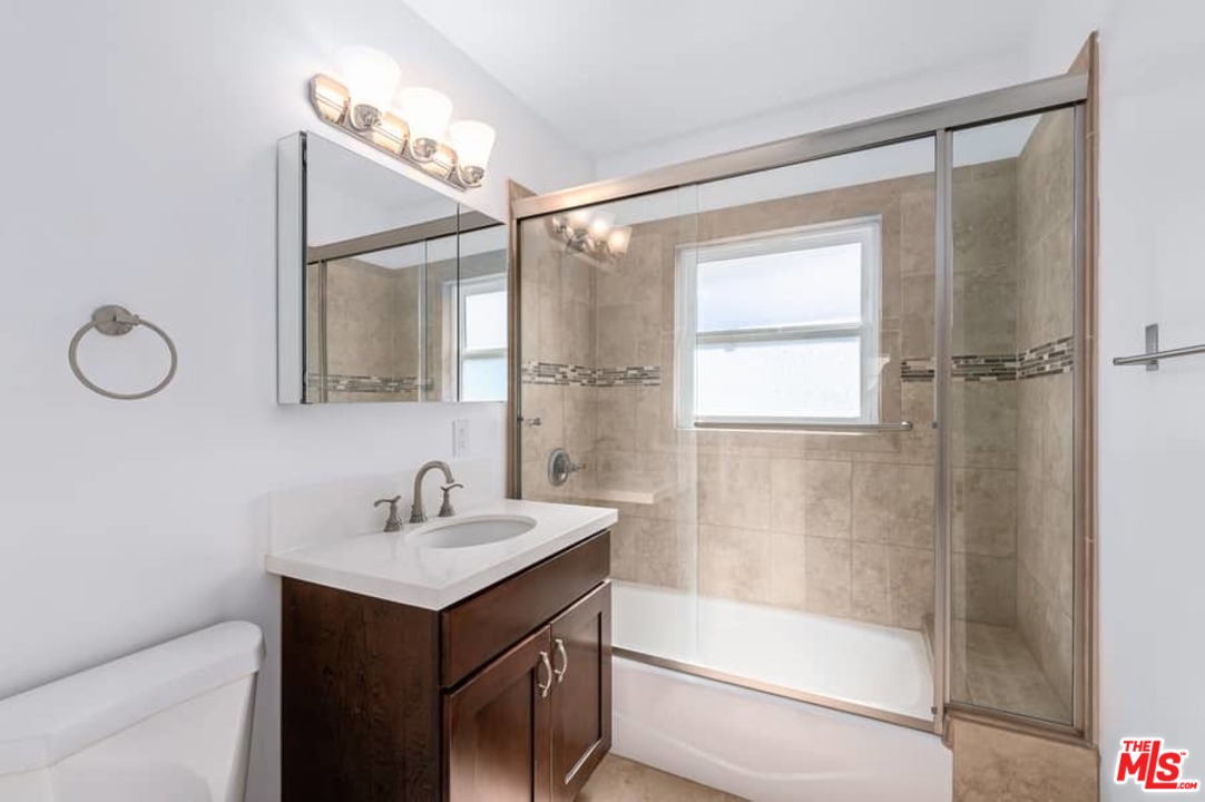 2371 West 30th Street Los Angeles, CA 90018 - Photo 18 of 26