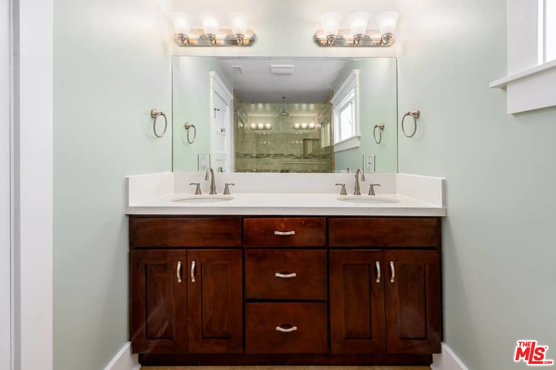 2371 West 30th Street Los Angeles, CA 90018 - Photo 23 of 26