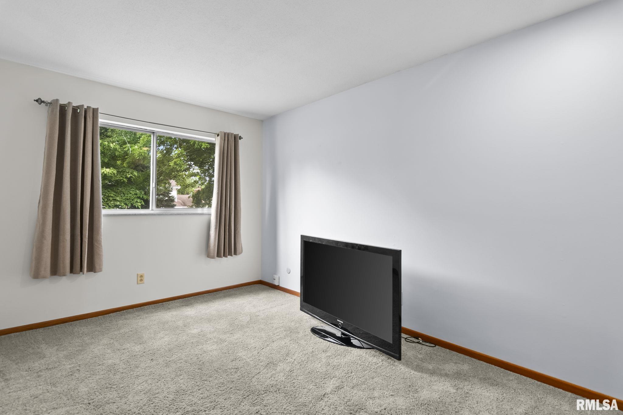 2444 Idlewild Drive Springfield, IL 62704 - Photo 19 of 37 Gallery Image 19