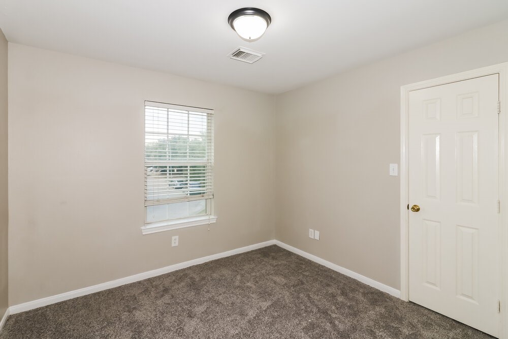 4966 North Cancun Drive Houston, TX 77045 - Photo 14 of 17