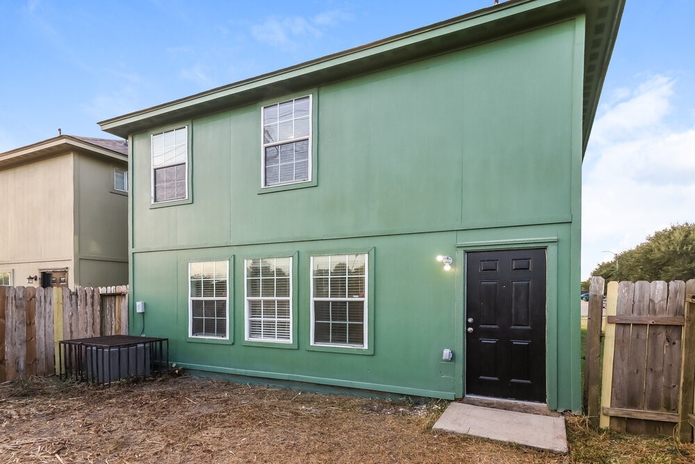 4966 North Cancun Drive Houston, TX 77045 - Photo 17 of 17