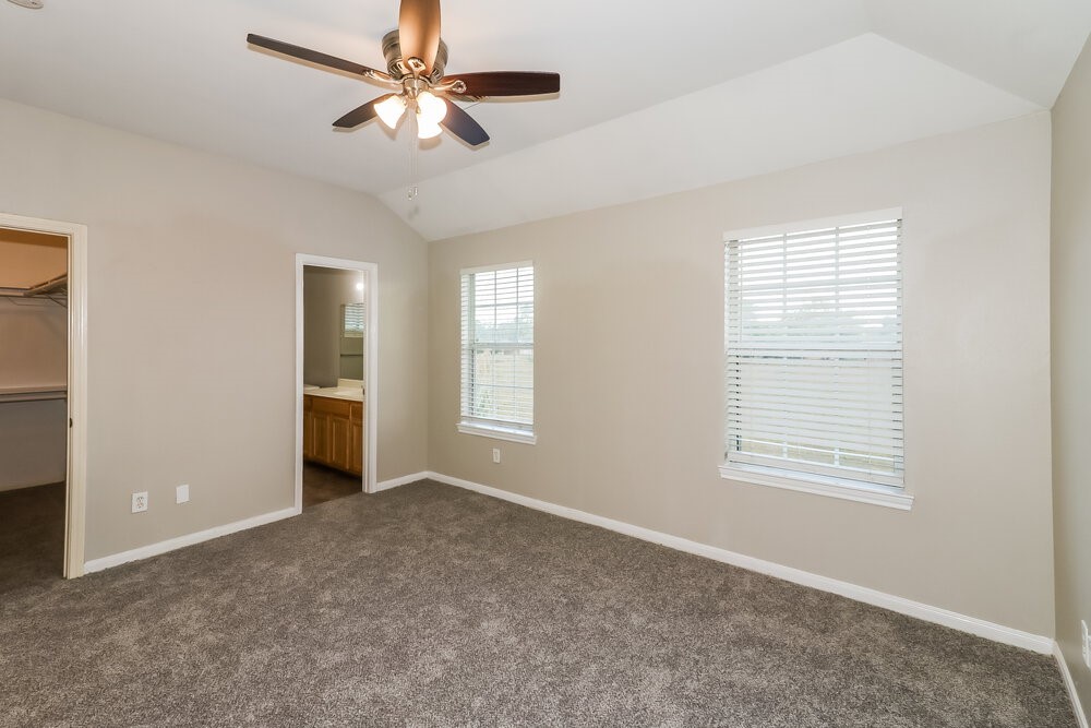 4966 North Cancun Drive Houston, TX 77045 - Photo 9 of 17