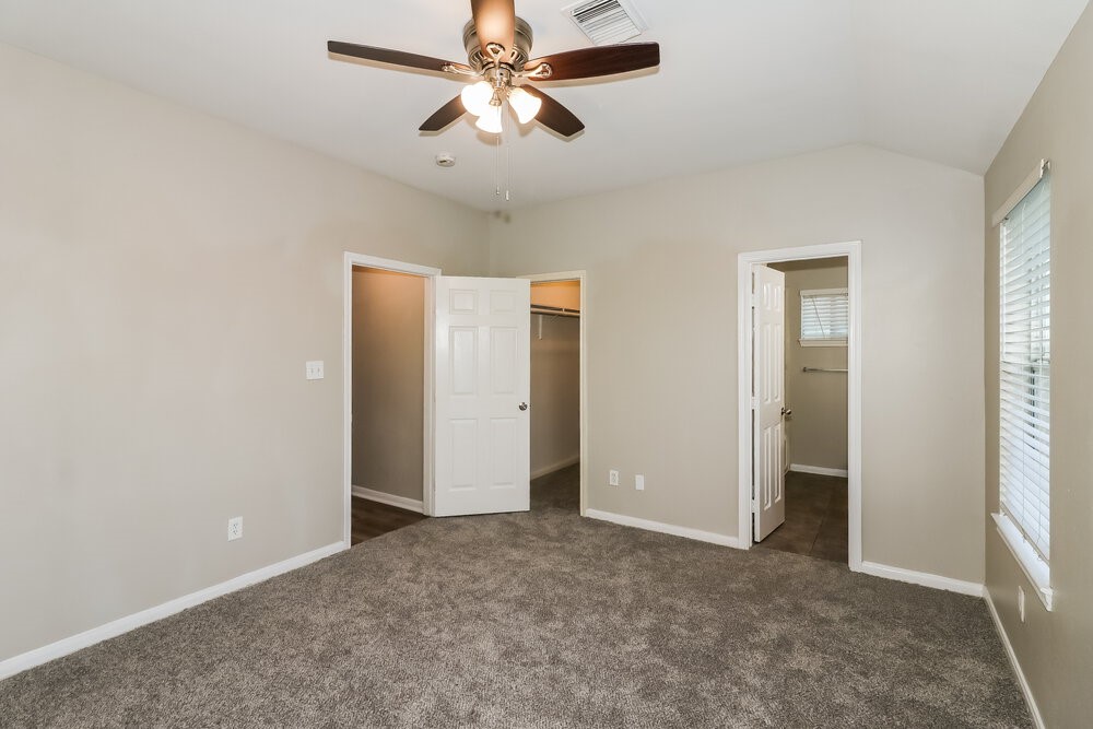 4966 North Cancun Drive Houston, TX 77045 - Photo 10 of 17