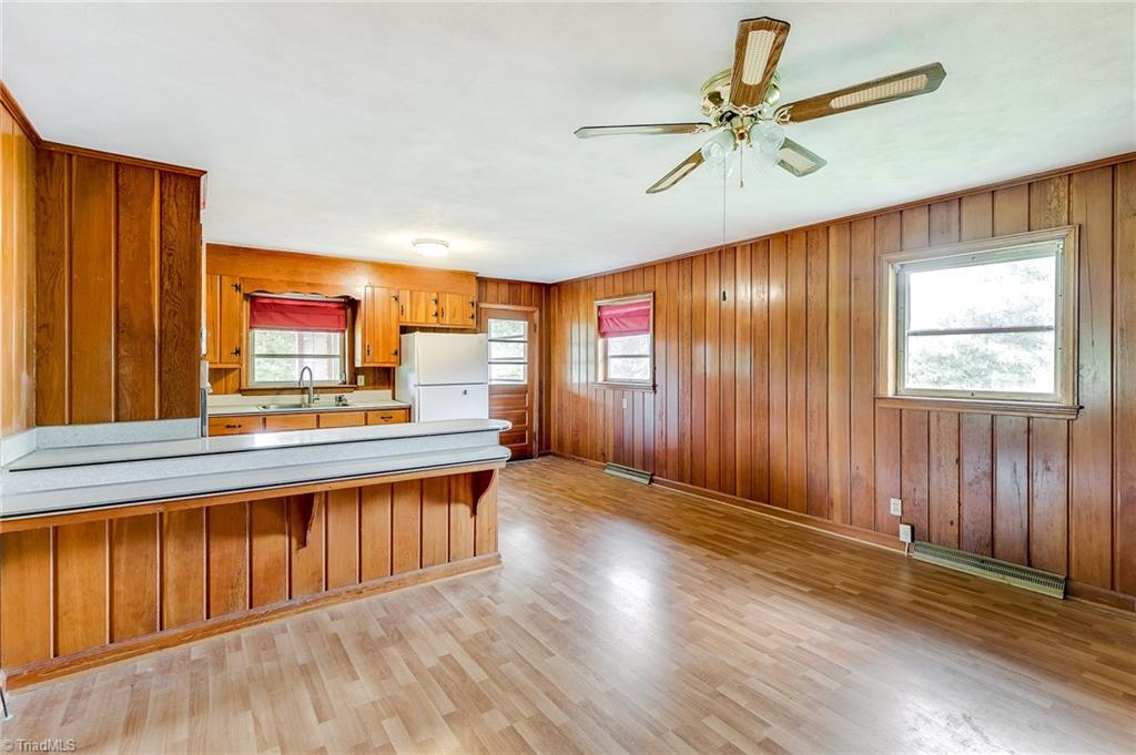 2015 Hickswood Road High Point, NC 27265 - Photo 4 of 24