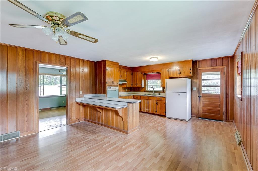 2015 Hickswood Road High Point, NC 27265 - Photo 5 of 24