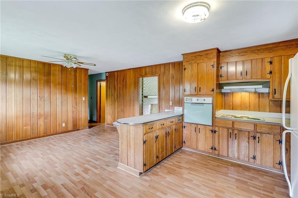 2015 Hickswood Road High Point, NC 27265 - Photo 6 of 24