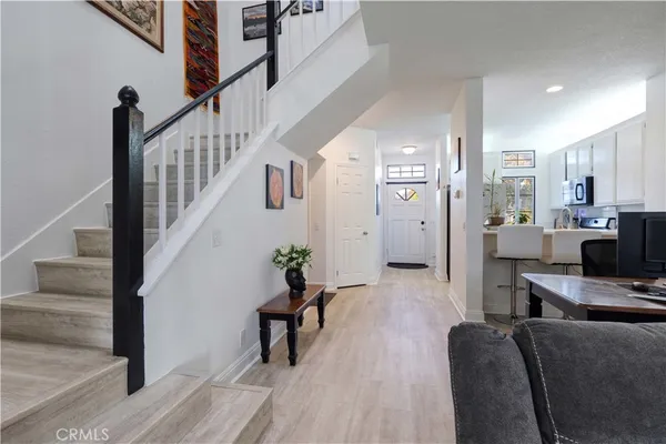 a view of entryway and livingroom with furniture