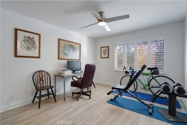 a view of a livingroom with furniture and a ceiling fan
