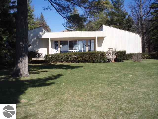 6735 Deepwater Point Road Williamsburg, MI 49690 - Photo 5 of 22 1725341-4.JPG