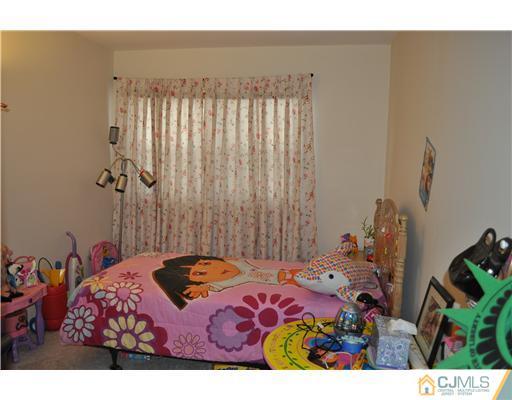 38 Constable Road Kendall Park, NJ 08824 - Photo 8 of 12 Gallery Image 8
