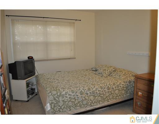 38 Constable Road Kendall Park, NJ 08824 - Photo 9 of 12 Gallery Image 9