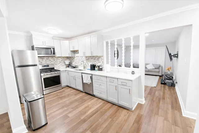 $749,999 | 5749 Circle Drive, Oak Lawn, IL 60453