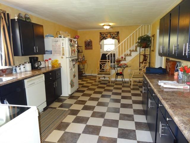 1006 Raleigh Street East Rupert, WV 25984 - Photo 3 of 27 Gallery Image 3
