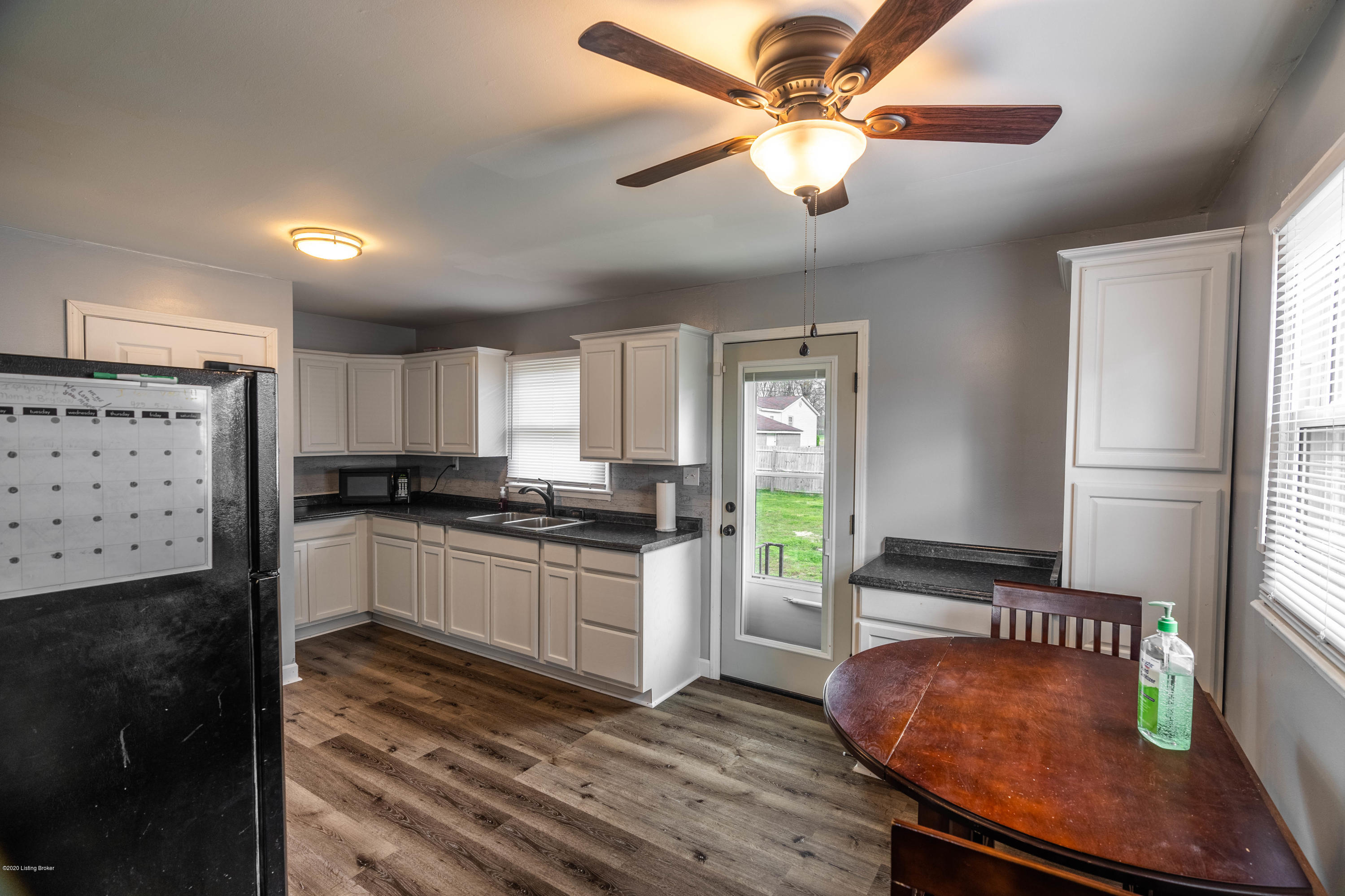 9113 New Maple Road Louisville, KY 40229 - Photo 7 of 26 Eat In Kitchen