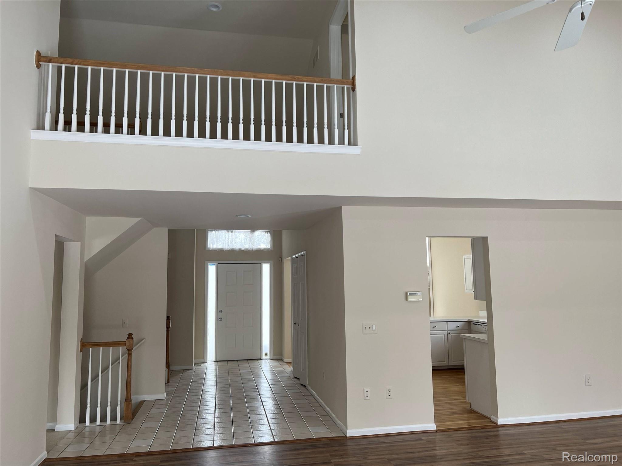 5325 Simpson Lake Road West Bloomfield, MI 48323 - Photo 7 of 39 20220129_175912148_iOS.jpg