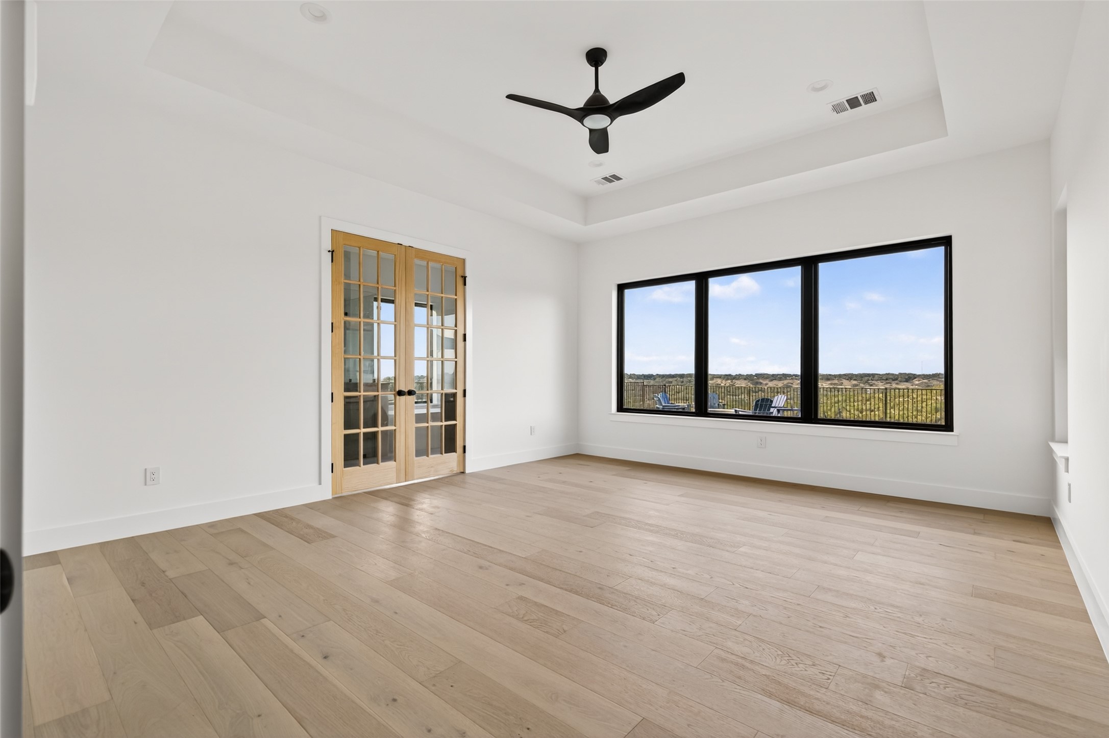598 Lookout Mountain Road Johnson City, TX 78636 - Photo 11 of 40 Primary Suite