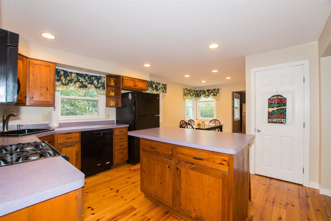 5 Barberry Hill Road Cumberland, RI 02864 - Photo 8 of 40