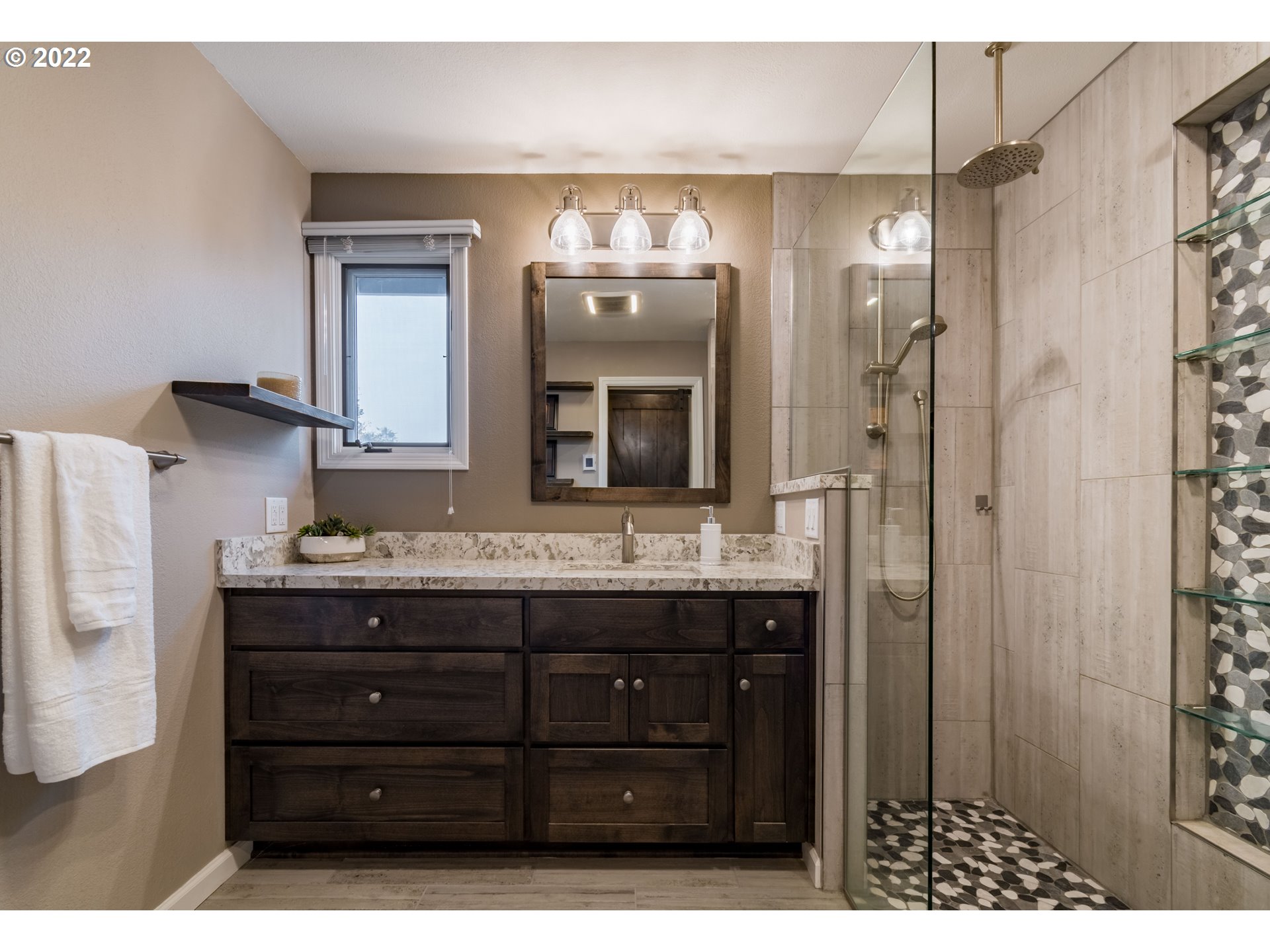 3705 Garden Avenue Springfield, OR 97478 - Photo 8 of 32 Owner's Suite Bathroom
