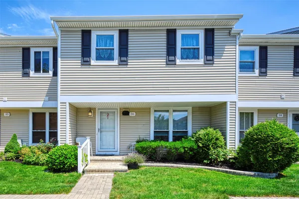 $635,000 | 100 Baker Court, Unit 36, Island Park, NY 11558