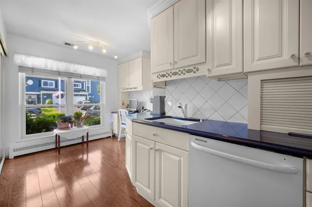 $635,000 | 100 Baker Court, Unit 36, Island Park, NY 11558