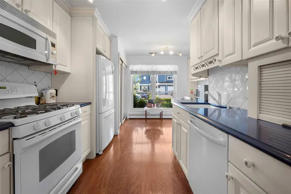 $635,000 | 100 Baker Court, Unit 36, Island Park, NY 11558