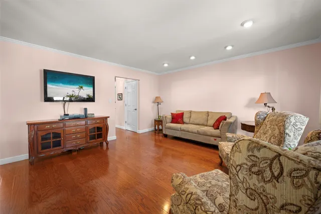 $635,000 | 100 Baker Court, Unit 36, Island Park, NY 11558