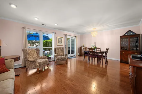 $635,000 | 100 Baker Court, Unit 36, Island Park, NY 11558