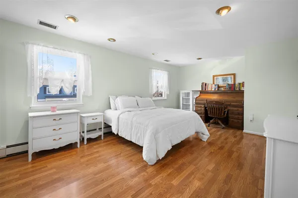 $635,000 | 100 Baker Court, Unit 36, Island Park, NY 11558