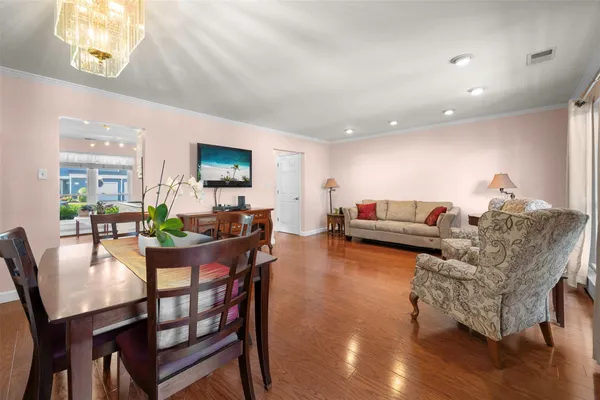 $635,000 | 100 Baker Court, Unit 36, Island Park, NY 11558