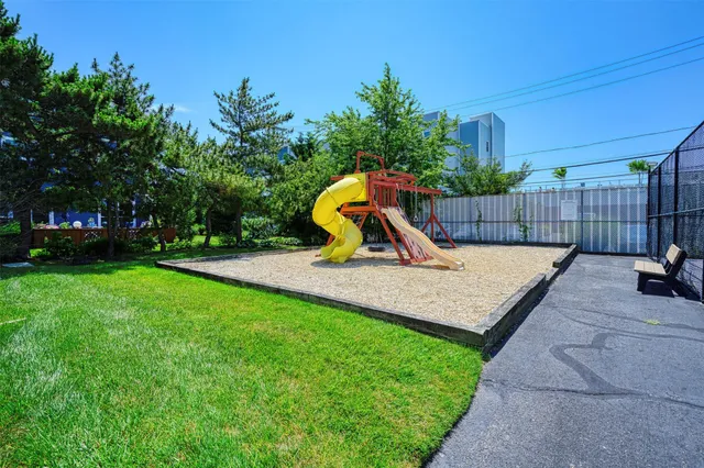 $635,000 | 100 Baker Court, Unit 36, Island Park, NY 11558