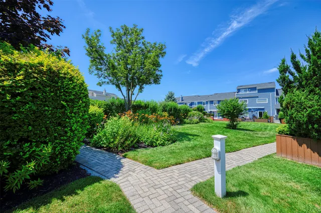 $635,000 | 100 Baker Court, Unit 36, Island Park, NY 11558