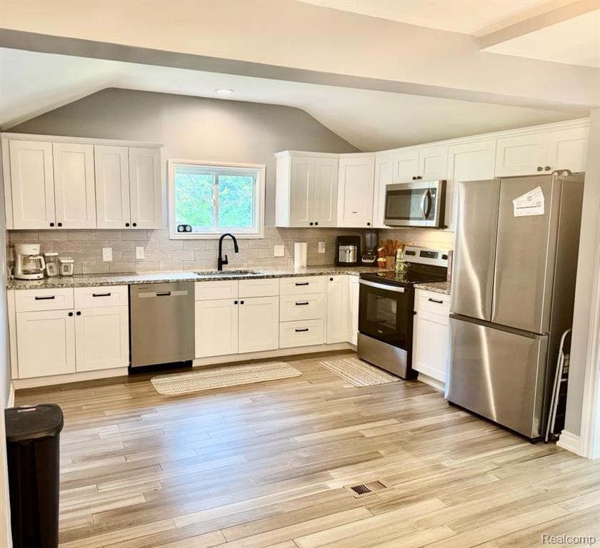 3344 Bathurst Avenue Rochester Hills, MI 48309 - Photo 1 of 19