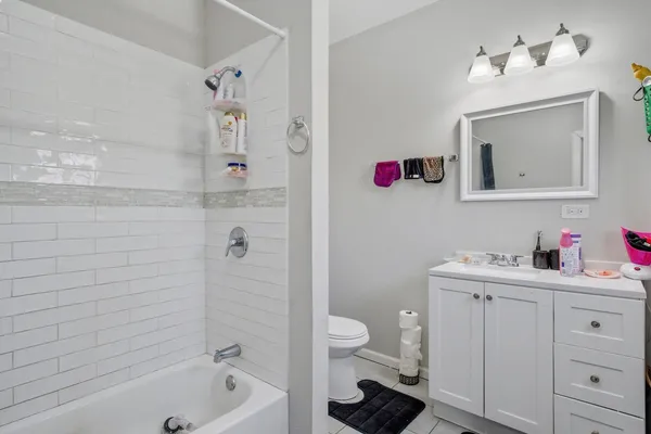 $237,500 | 1773 East 158th Street, South Holland, IL 60473