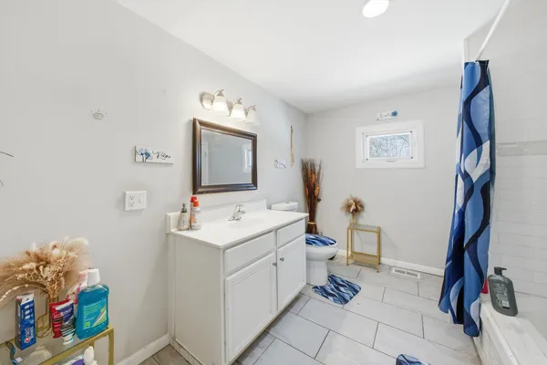 $237,500 | 1773 East 158th Street, South Holland, IL 60473