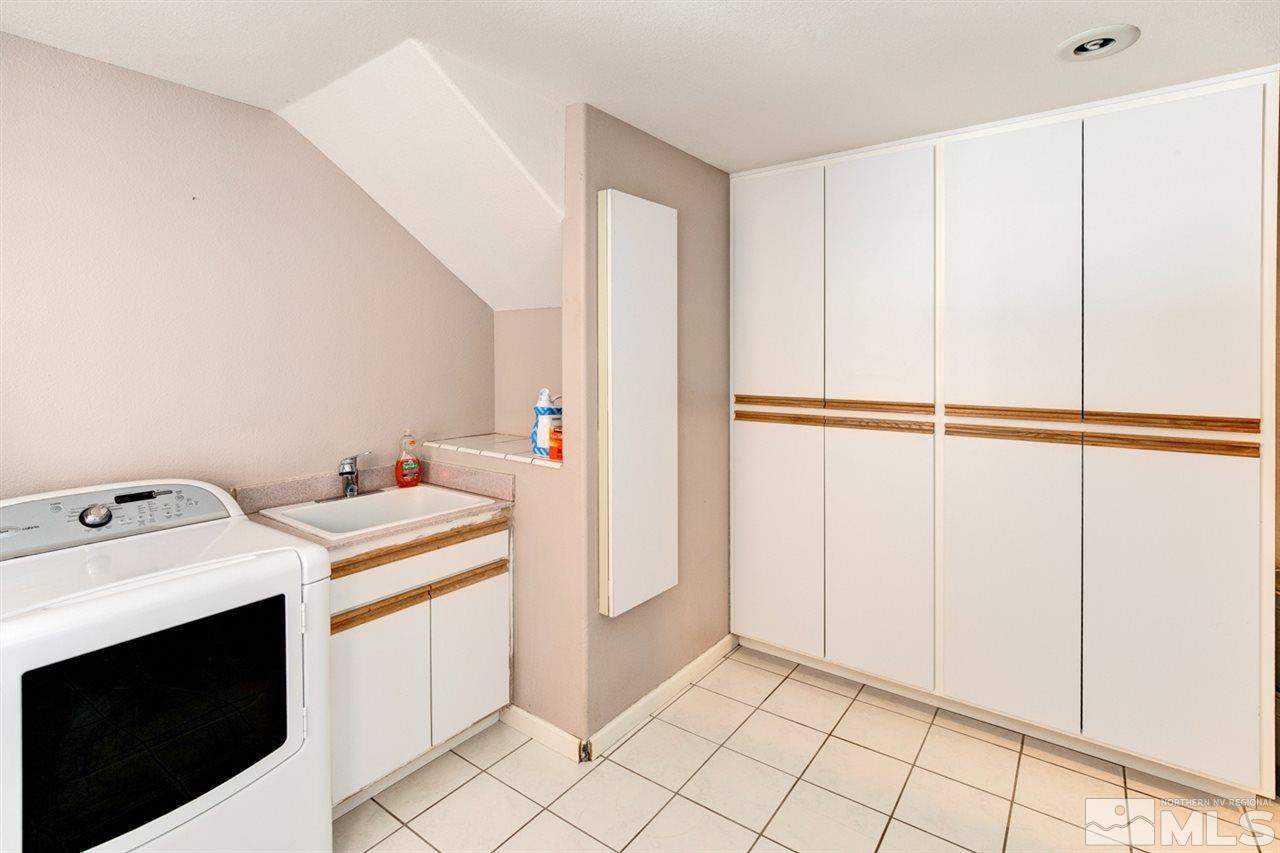 4111 Rancheria Road Fallon, NV 89406 - Photo 29 of 40 a utility room with dryer and washer