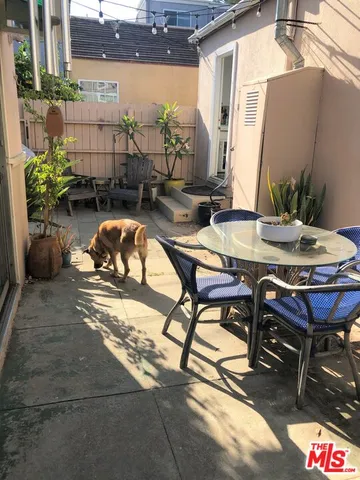 a view of a dinning table and chairs in patio