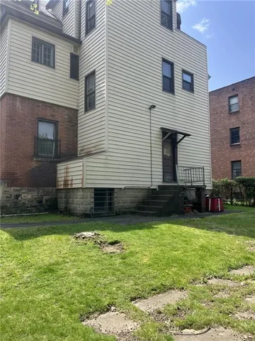 $950 | 5917 Walnut Street, Unit 1, Pittsburgh, PA 15232
