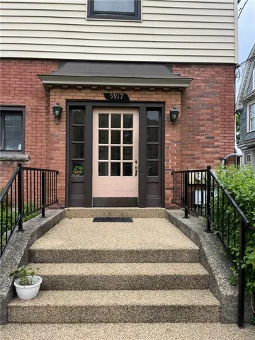 $950 | 5917 Walnut Street, Unit 1, Pittsburgh, PA 15232