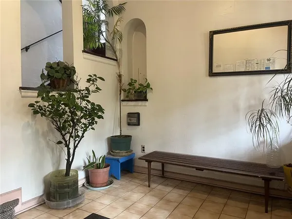 $950 | 5917 Walnut Street, Unit 1, Pittsburgh, PA 15232