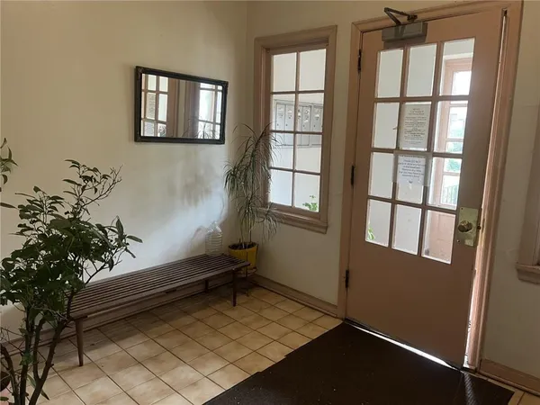 $950 | 5917 Walnut Street, Unit 1, Pittsburgh, PA 15232