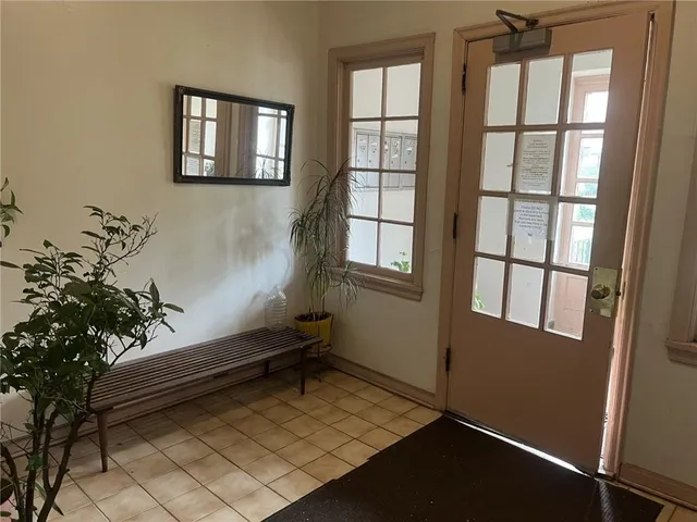 $950 | 5917 Walnut Street, Unit 1, Pittsburgh, PA 15232