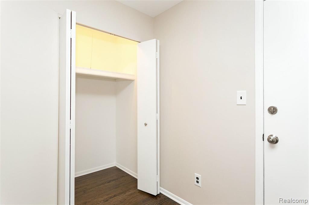 3314 Greenfield Road, Unit 10 Royal Oak, MI 48073 - Photo 4 of 17